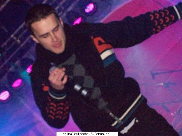 dap e cel mai frumos shi mai scump 
de aceea doar e solist shi are atatea fane shi e talentat shi