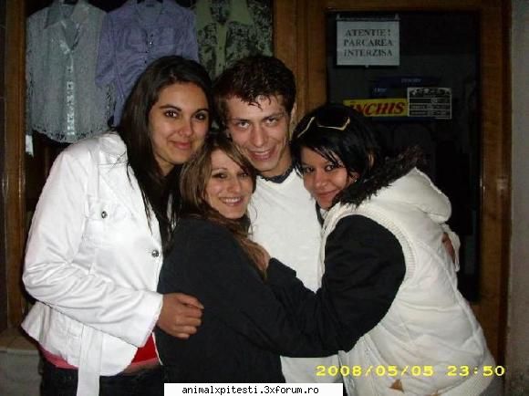 Poze cu Animal X si Fanii - roxy( fc ax rm valcea) eu, alex si deny :D in - Poze cu Animal-X
