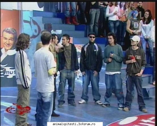 a 13 poza :nono: poze cu animal x si fanii
