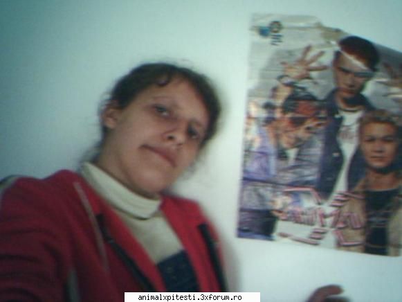 Poze cu Fanii - eu si posteru cu ax din 2002 - Locul Fanilor