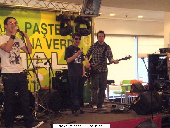 Poze cu Fanii - constanta tomis mall 21 aprilie 2008 - Locul Fanilor